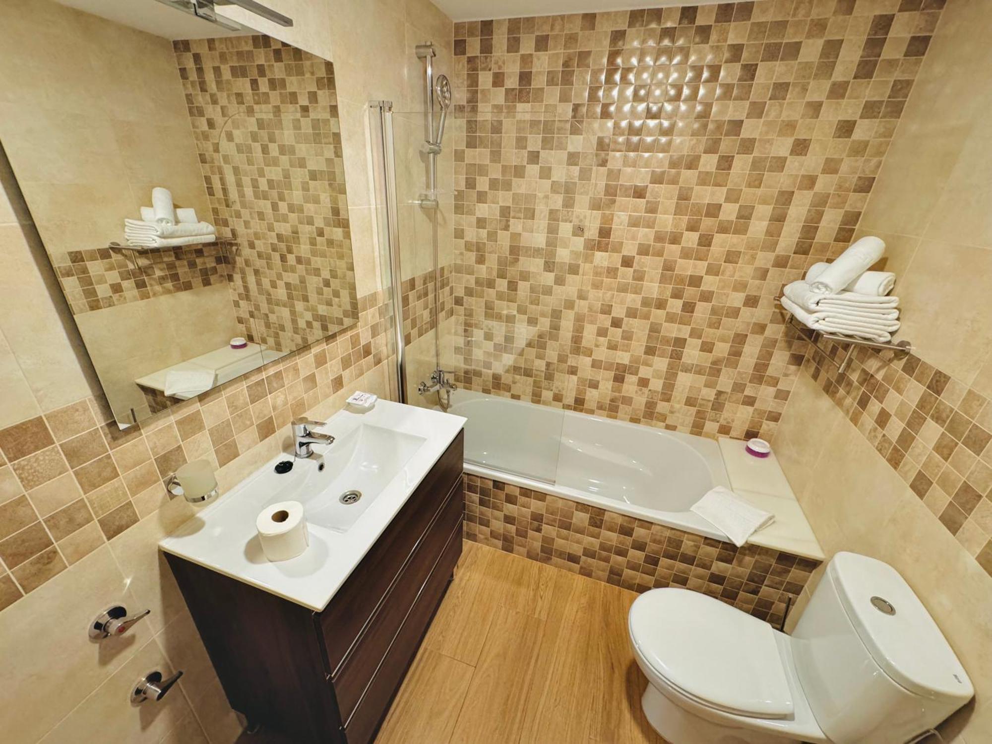 Pueblo Evita Premium Suites Benalmádena Εξωτερικό φωτογραφία